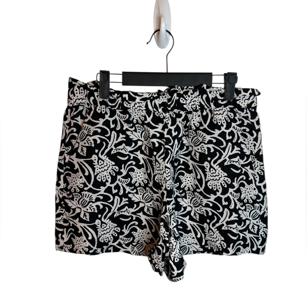 Loft Black and White Floral Linen Pull On Paperbag Shorts